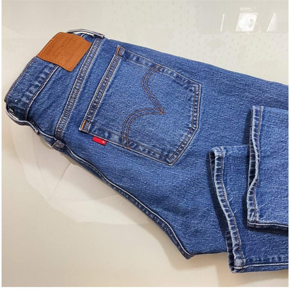 Levi’s Premium Wedgie Straight Jeans Medium Wash - Picture 11 of 13